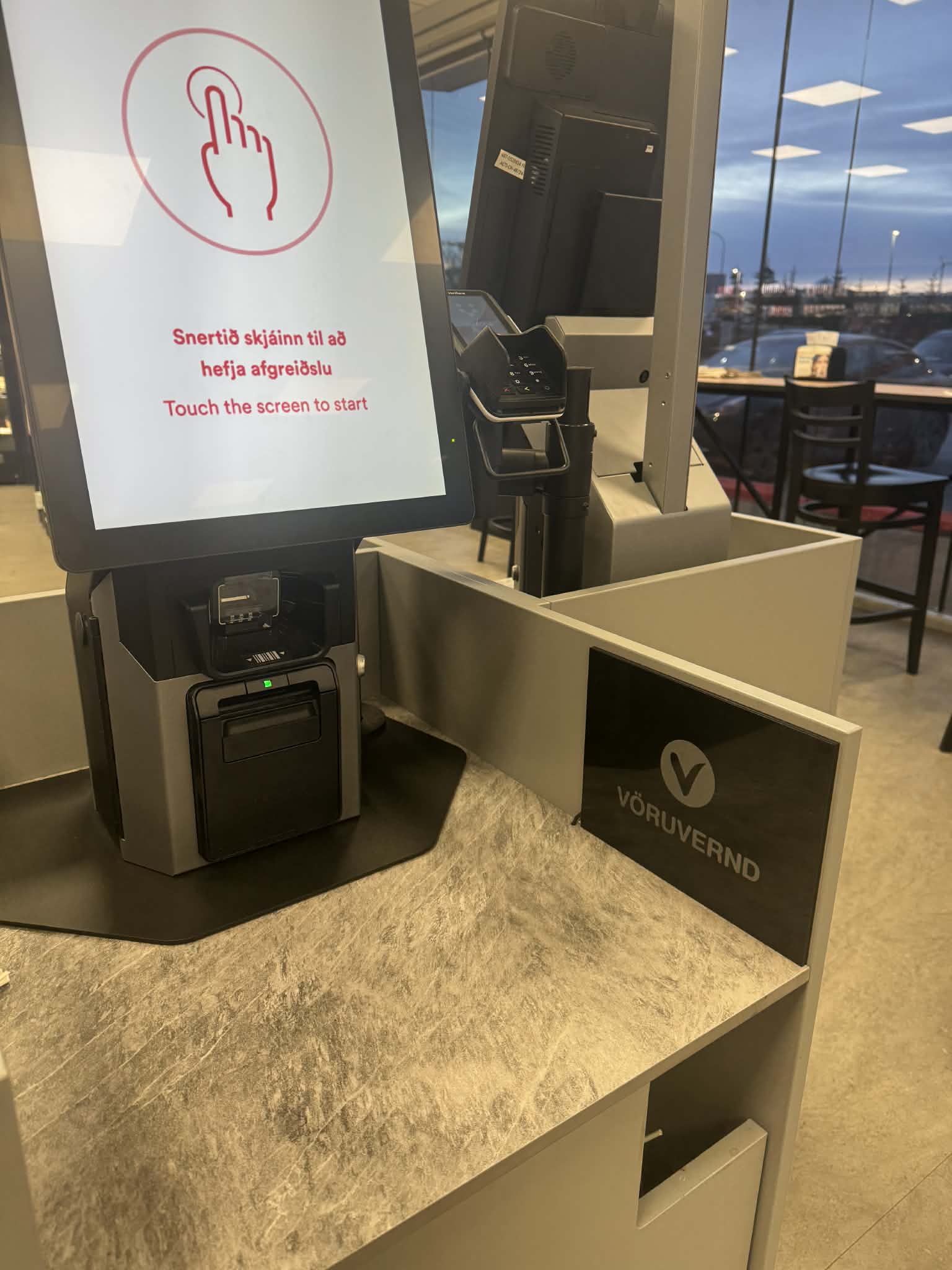 Sjálfsafgreiðslukassi